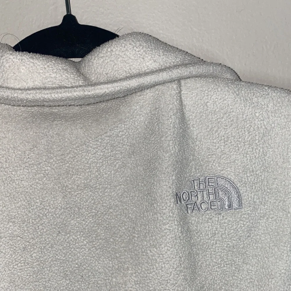 💋Comfy White North Face fleece zip up! - Picture 10 of 11